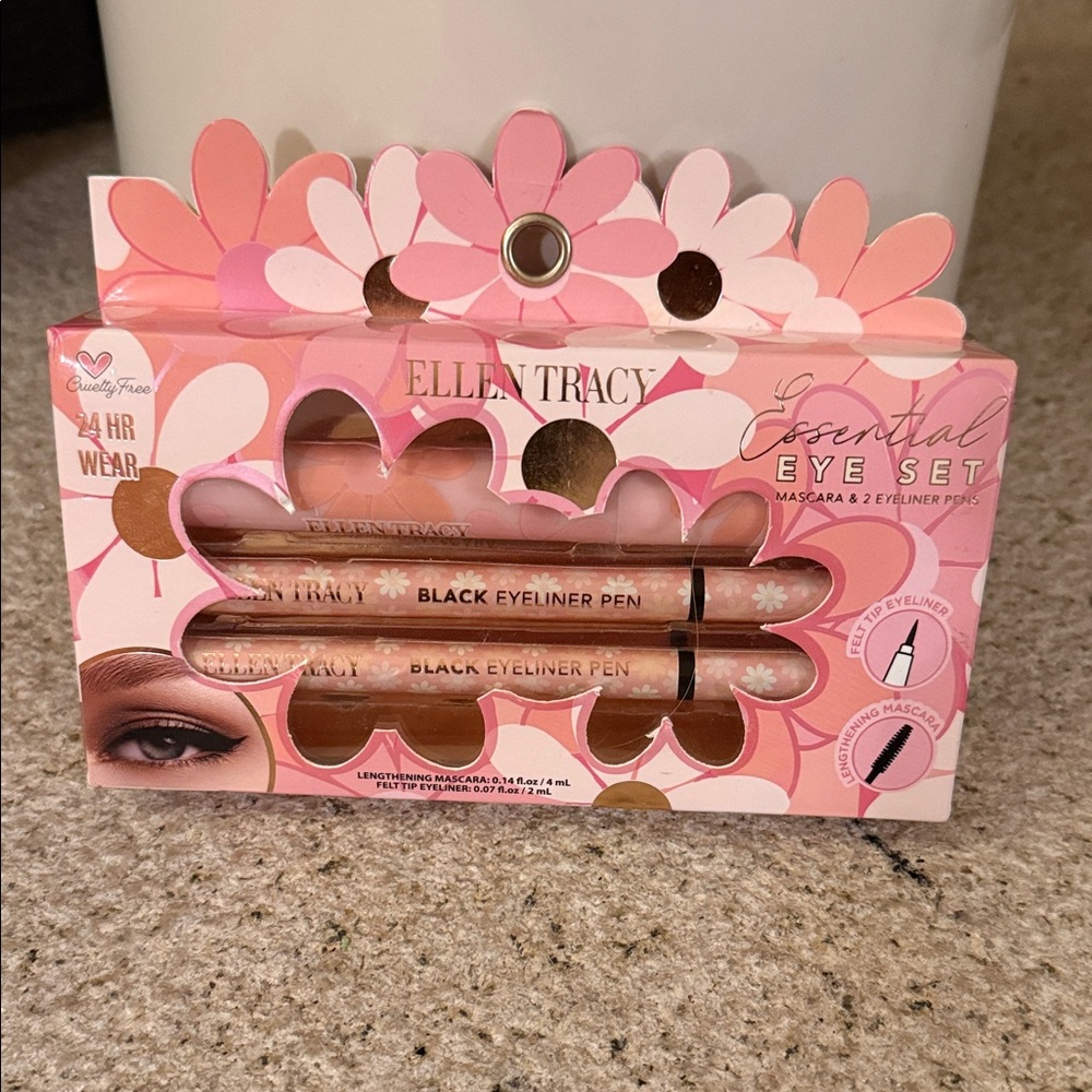 Ellen Tracy Black Essential‎ Eye Set